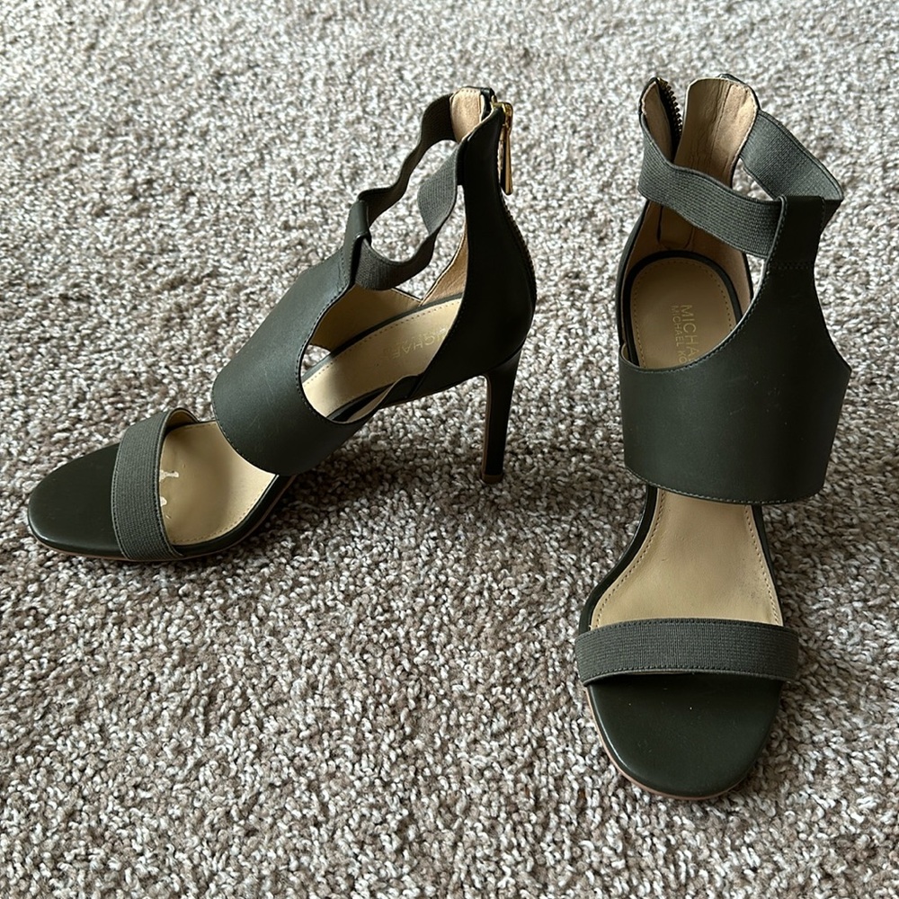 MK green heel size 7
